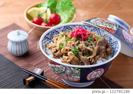 牛カルビ丼 （ 牛丼 ） スタミナ丼 112791180