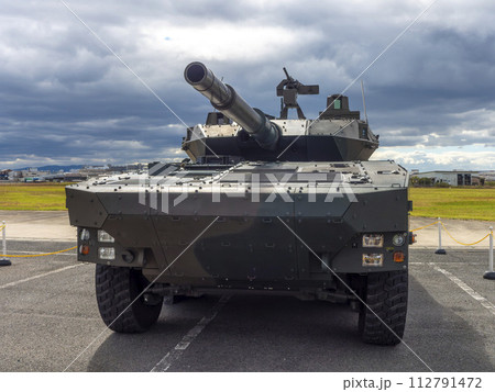 陸上自衛隊の16式機動戦闘車 112791472