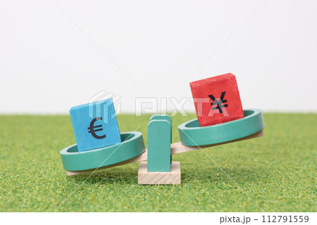 円とユーロのバランス 112791559