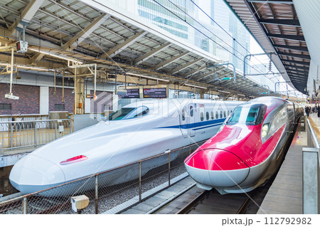 東京駅に停車する新幹線 東海道・山陽新幹線・秋田新幹線 東京駅に停車する新幹線 東海道・山陽新幹線・秋田新幹線 112792982
