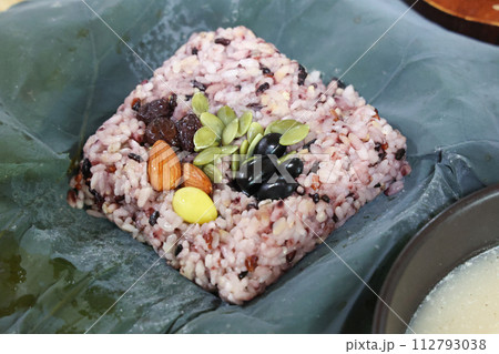 Korea food. lotus leaf rice Korea food. lotus leaf rice 112793038
