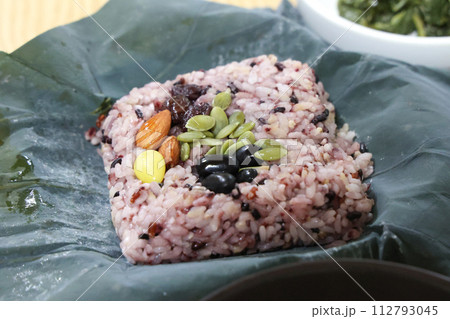 Korea food. lotus leaf rice Korea food. lotus leaf rice 112793045