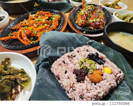 Korea food. lotus leaf rice Korea food. lotus leaf rice 112793066