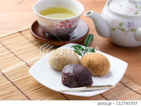 日本を代表する和菓子 おはぎ 日本を代表する和菓子 おはぎ 112793707