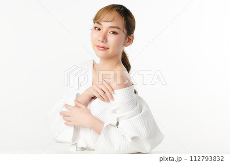 Beautiful young asian woman with clean fresh skin on white background, Face care, Facial treatment, Cosmetology, beauty and spa, Asian women portrait. 112793832