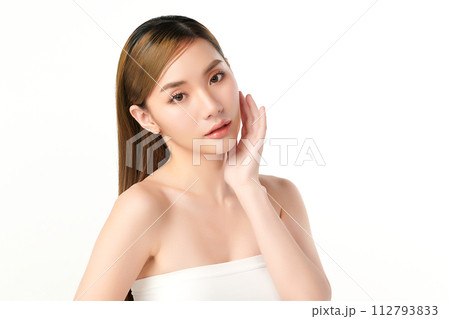 Beautiful young asian woman with clean fresh skin on white background, Face care, Facial treatment, Cosmetology, beauty and spa, Asian women portrait. 112793833