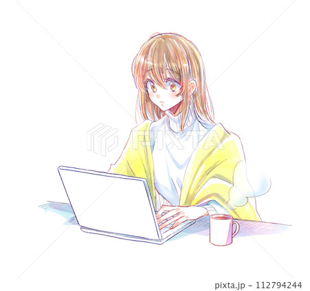 パソコンを操作する女性　コーヒー 112794244