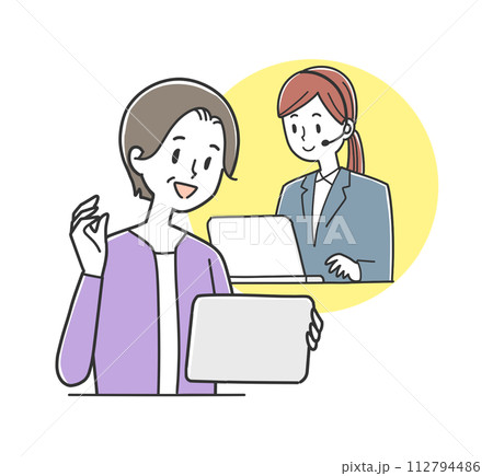 オンラインで相談する中高年女性 112794486