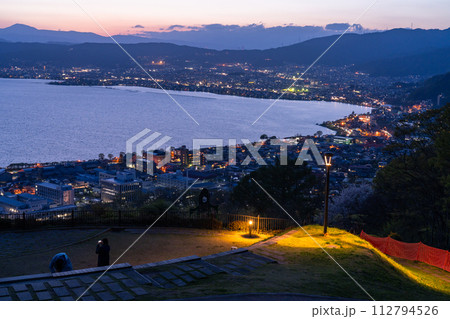 《長野県》諏訪湖の夜景・立石公園の眺望 112794526
