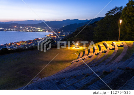 《長野県》諏訪湖の夜景・立石公園の眺望 《長野県》諏訪湖の夜景・立石公園の眺望 112794536