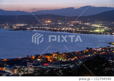 《長野県》諏訪湖の夜景・立石公園の眺望 112794540