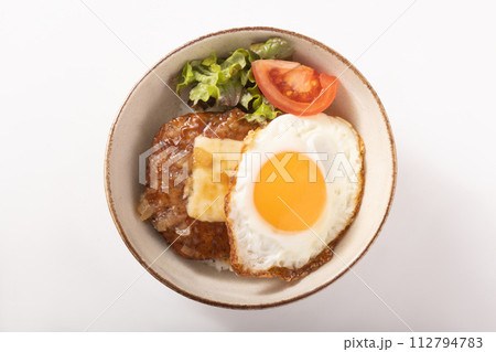 チーズハンバーグ丼(ロコモコ) チーズハンバーグ丼(ロコモコ) 112794783