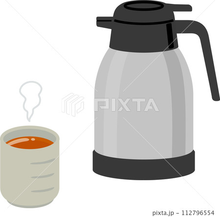 湯呑みに入った温かいお茶と保温ポット 112796554