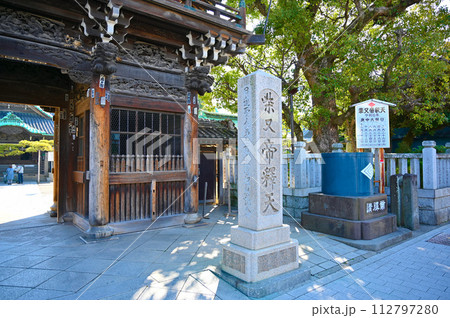 帝釈天題経寺　二天門　葛飾柴又 112797280