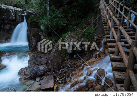 美しい滝 竜神の滝 美しい滝 竜神の滝 112798054