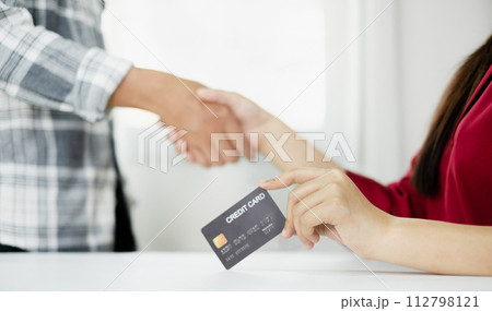 E-commerce Concept. Happy couple holding credit card enjoying doing online shopping and using laptop to enter their card number in-app to purchase and payment in the internet store E-commerce Concept. Happy couple holding credit card enjoying doing online shopping and using laptop to enter their card number in-app to purchase and payment in the internet store 112798121