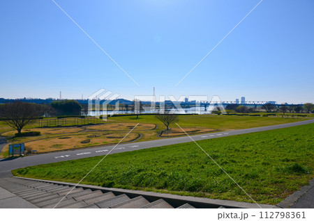 江戸川河川敷　柴又公園　葛飾柴又 112798361