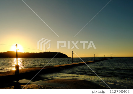 桟橋のある海岸 桟橋のある海岸 112798402