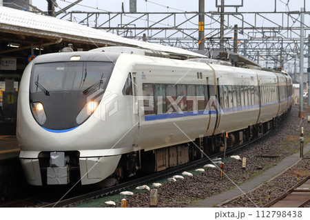 北陸本線特急サンダーバード号(683系新塗装:大阪⇔金沢) 北陸本線特急サンダーバード号(683系新塗装:大阪⇔金沢) 112798438