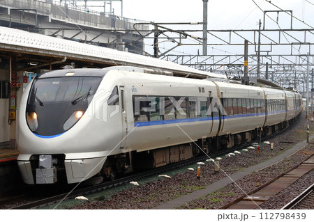 北陸本線特急サンダーバード号(683系新塗装:大阪⇔金沢) 北陸本線特急サンダーバード号(683系新塗装:大阪⇔金沢) 112798439