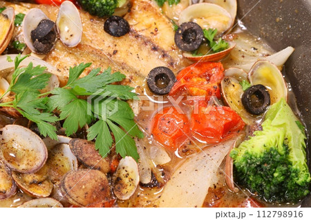 アクアパッツア　イタリア料理　魚と魚介類 112798916