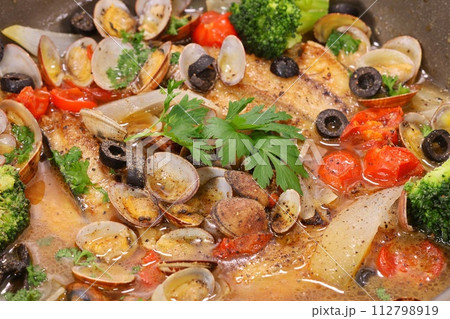アクアパッツア　イタリア料理　魚と魚介類 112798919