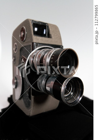 1950年代の8mmフィルムカメラ 1950年代の8mmフィルムカメラ 112799865