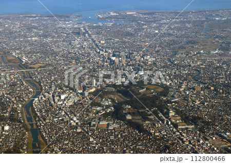上空より望む：石川県金沢市（金沢駅中心部～河北湖付近） 112800466