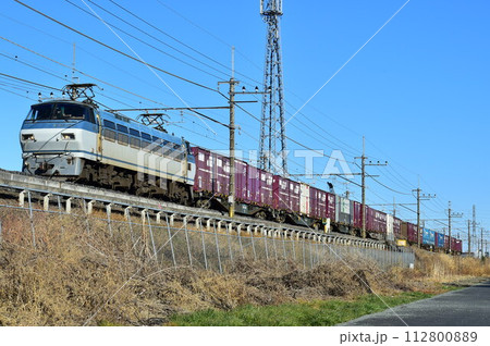 武蔵野線を走る貨物列車 112800889