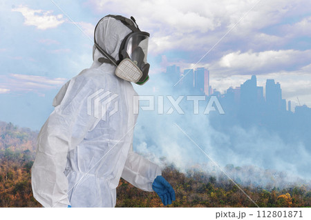 Officer wearing white protection suit and full face gas mask with picture of air pollution concept on background. 112801871