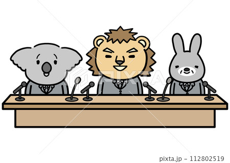 笑顔で記者会見をする3人のビジネスマン風の動物キャラクター 笑顔で記者会見をする3人のビジネスマン風の動物キャラクター 112802519