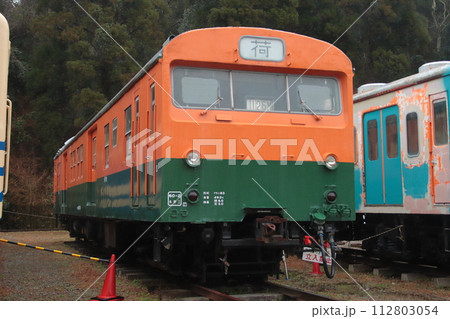 キングスホビー 国鉄荷物電車クモニ83 800張上タイプ 国鉄 クモニ83形 荷物電動車 (組み立てキット) (鉄道模型