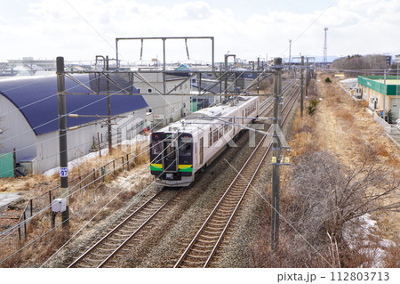 糸井駅にて、737系電車C-6編成 112803713