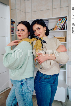 Sisters and Their Bearded Dragon: A Family Portrait Sisters and Their Bearded Dragon: A Family Portrait 112804816