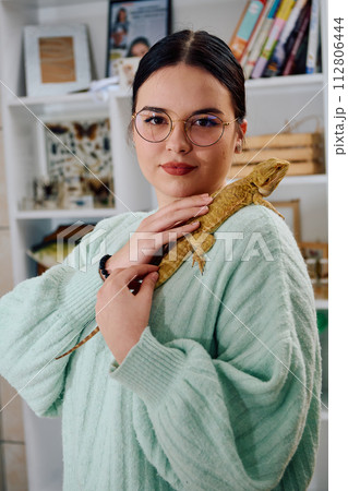 Beautiful Woman Posing with Her Adorable Bearded Dragon Pets 112806444