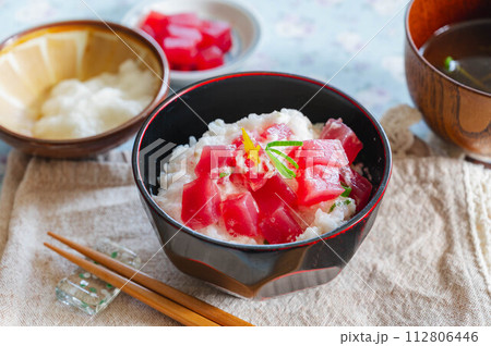 マグロの山かけ丼 112806446