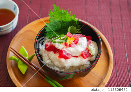 マグロの山かけ丼 112806482