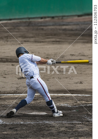高校野球試合風景 バッティングシーン 112806703