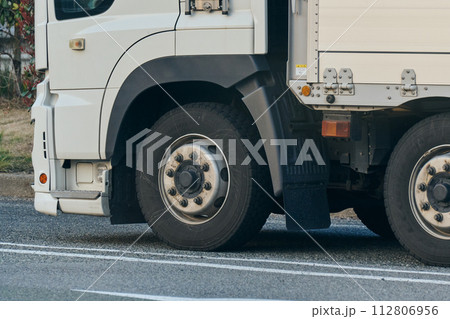 トラック 112806956
