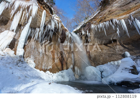 七条大滝　北海道の冬の絶景　自然の芸術の氷瀑 112808119