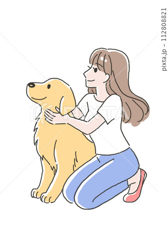愛犬と並んで横に座る女性 112808821