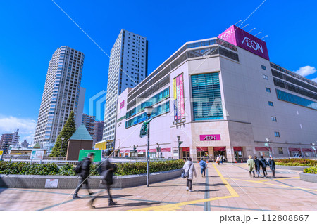 日本の相模原市都市景観 橋本駅前からタワーマンション群などを望む 日本の相模原市都市景観 橋本駅前からタワーマンション群などを望む 112808867