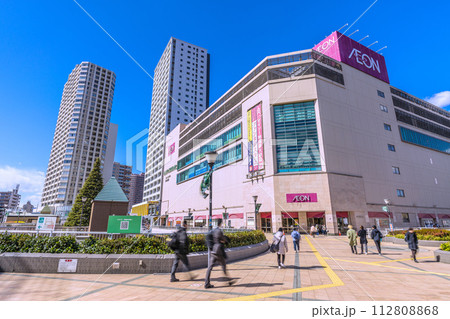 日本の相模原市都市景観 橋本駅前からタワーマンション群などを望む 日本の相模原市都市景観 橋本駅前からタワーマンション群などを望む 112808868