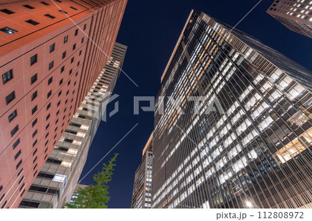 《東京都》大手町オフィス街・日本経済の中心 《東京都》大手町オフィス街・日本経済の中心 112808972