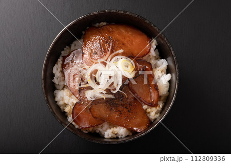 炙りチャーシュー丼 112809336