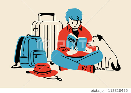 旅先でガイドブックを眺める男性とペット 旅先でガイドブックを眺める男性とペット 112810456