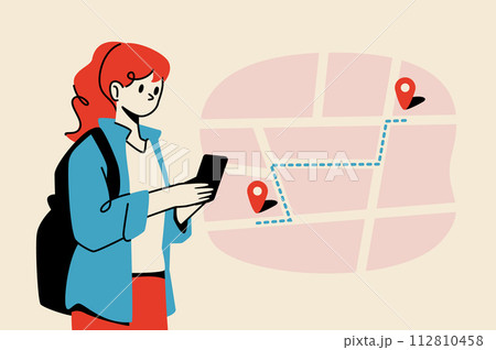 スマートフォンで目的地へのルートを調べる女性 スマートフォンで目的地へのルートを調べる女性 112810458