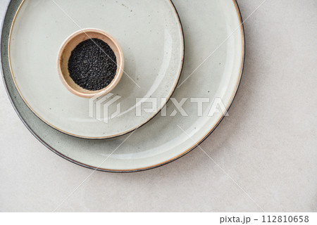 Two plates of different sizes and tiny bowl 112810658