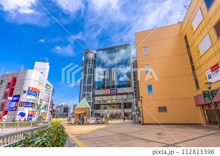 日本の相模原市都市景観 橋本駅前などを望む(画面中央の右側にJR橋本駅北口) 日本の相模原市都市景観 橋本駅前などを望む(画面中央の右側にJR橋本駅北口) 112813396