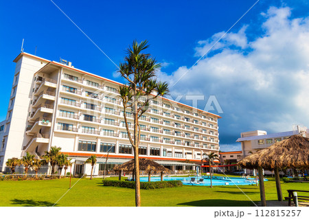 底地ビーチ (石垣島　10月　晴れ) 112815257